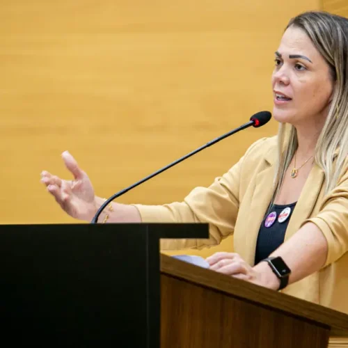 Depois de naufrágio de Barco Hospital, deputada Cláudia de Jesus cobra resposta imediata da Sesau