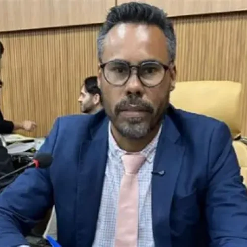 UNIÃO BANDEIRANTES: Vereador Dr. Santana busca solução junto a Semed para o funcionamento da escola na Vila Petrópolis