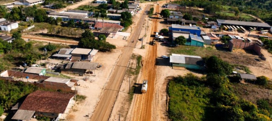Governo de RO assina ordem de serviço para a execução de 1 km de pavimentação asfáltica no distrito de Estrela Azul