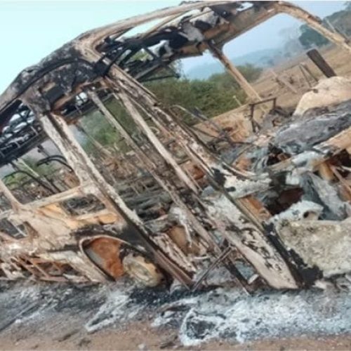 Polícia investiga incêndio que destruiu ônibus escolar na cidade de Jorge Teixeira