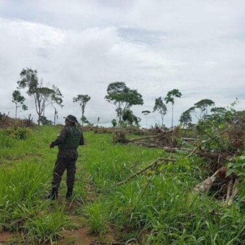 Polícia Militar prende suspeitos de invasão de terras, apreende armas, explosivos e veículos