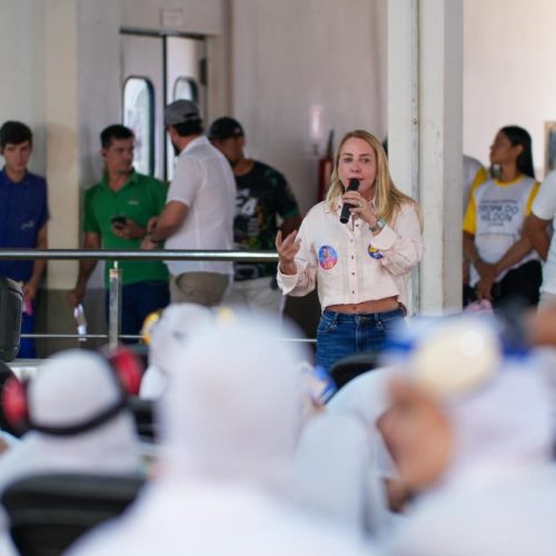 Com ‘Pé na Estrada’, Ieda Chaves percorre Pimenta Bueno e Espigão D`Oeste e tem contato direto com eleitores