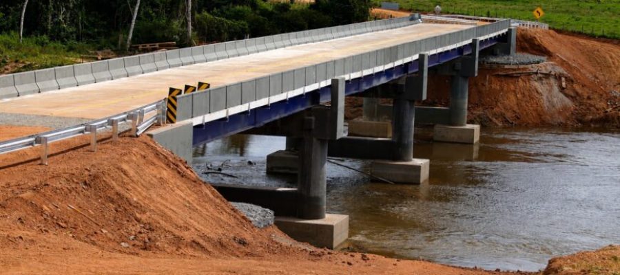 Ponte sobre o Rio Pimenta Bueno na RO-495 no Cone Sul entra na etapa final e tem tráfego liberado