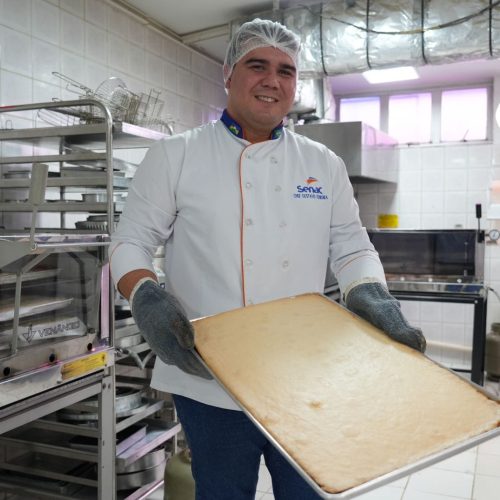 Prefeitura já começou o preparo de um imenso bolo de 111 metros