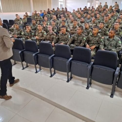 Palestra é ministrada aos militares da 17ª Brigada como parte integrante da campanha Maio Amarelo