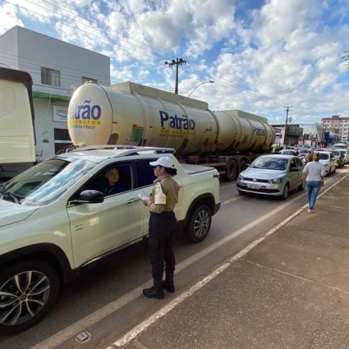 Carretas ficarão proibidas de circular na avenida Jorge Teixeira em horário de pico