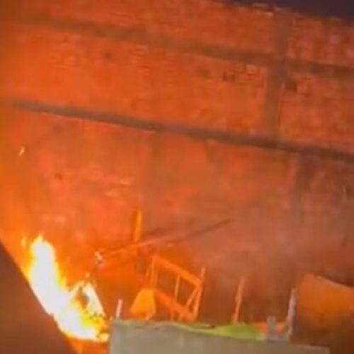 Policiais intervêm em princípio de incêndio em posto na Avenida Carlos Gomes