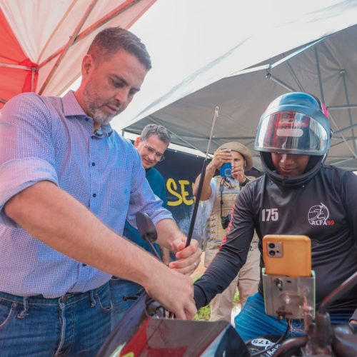 Motociclistas receberão capacete e antena corta-pipa em ação da Prefeitura