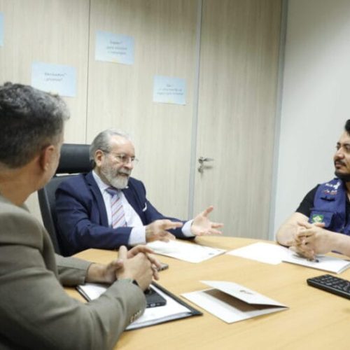 Valorização profissional e expansão de especialidades médicas são discutidas durante reunião entre Sesau e Conselho de Medicina