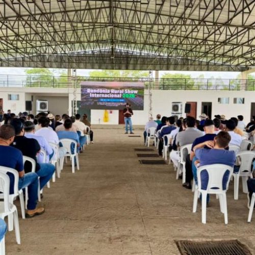 Manual da 13ª Rondônia Rural Show é apresentado em reunião para expositores, em Ji-Paraná