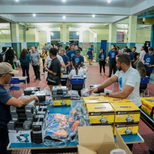 VENCER: População recebe kits profissionais do governo de RO e apoio para transformação de vida