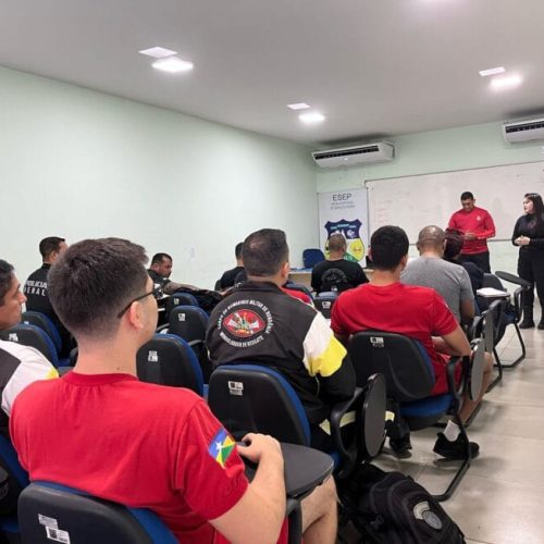 Servidores penitenciários recebem curso de autodefesa contra armas brancas, em Porto Velho