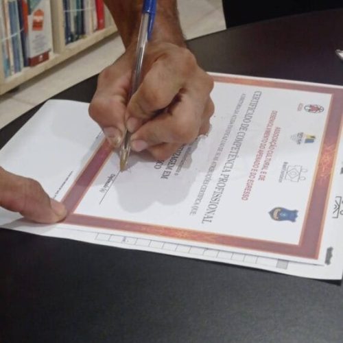 Fortalecendo a reintegração social, governo de RO entrega certificados de cursos para reeducandos, em Porto Velho