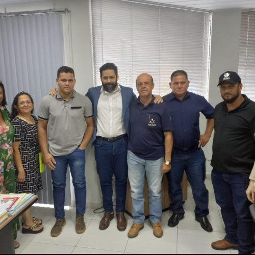 Em busca de resposta concreta, Vila Petrópolis em União Bandeirantes cobra na Semed o funcionamento da escola