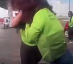 Vendedoras de internet trocam ofertas por puxões de cabelo em barraco na rua – Vídeo