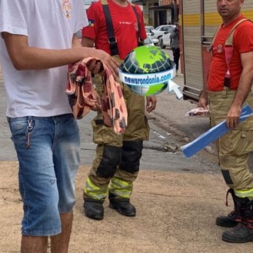 Funcionário tem mão esmagada em máquina de fazer pastel em empresa
