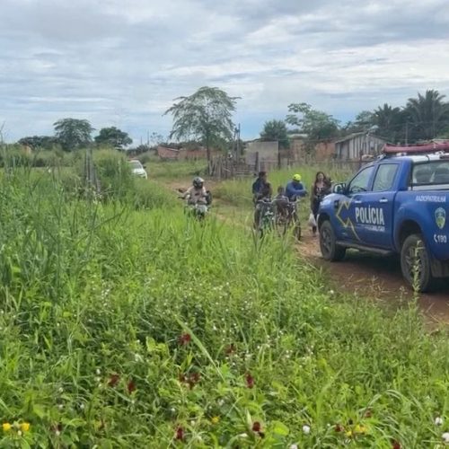 Homem nu é encontrado morto a pauladas na zona leste