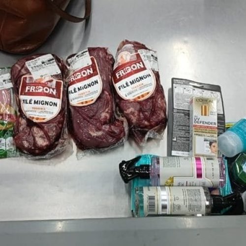 Mulher é detida ao tentar furtar carne de supermercado para fazer churrasco em família
