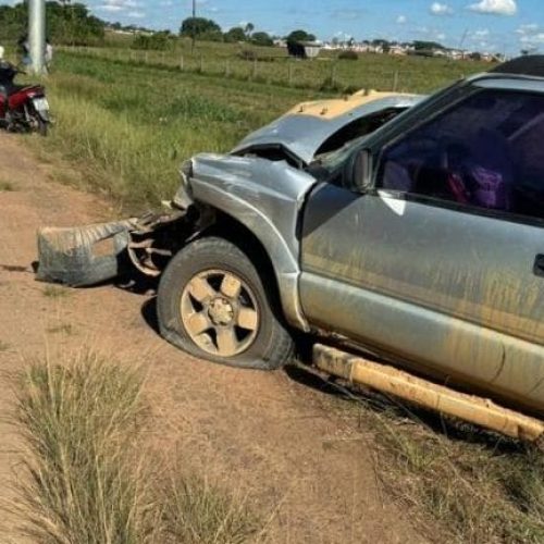 Caminhonete colide na traseira de ônibus da saúde na BR-364