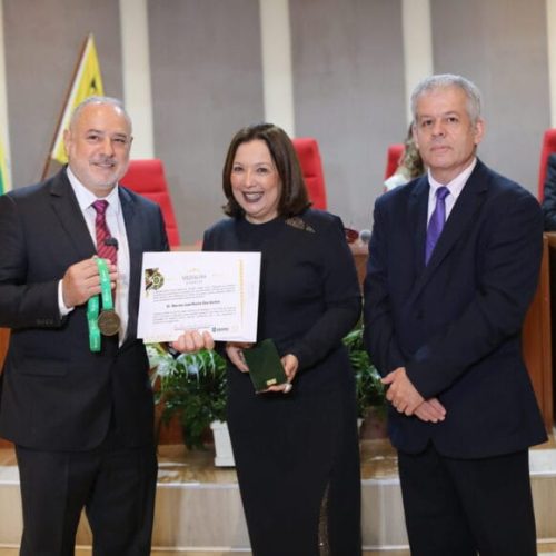 Governo de RO recebe homenagem pela atuação na educação e ciência