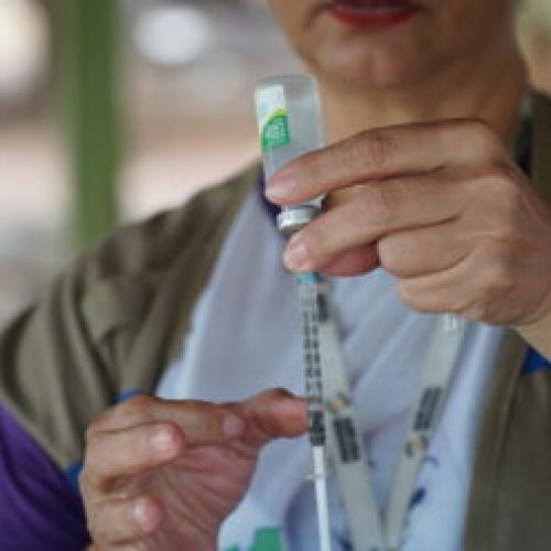 Vacina contra Mpox é ofertada de forma estratégica no SUS para grupos com maior risco de exposição