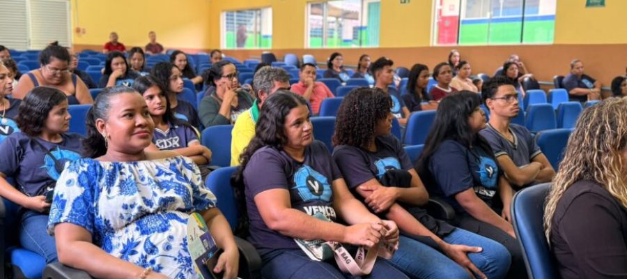 Governo de RO entrega kits profissionais e certificados do Programa Vencer a 124 concluintes