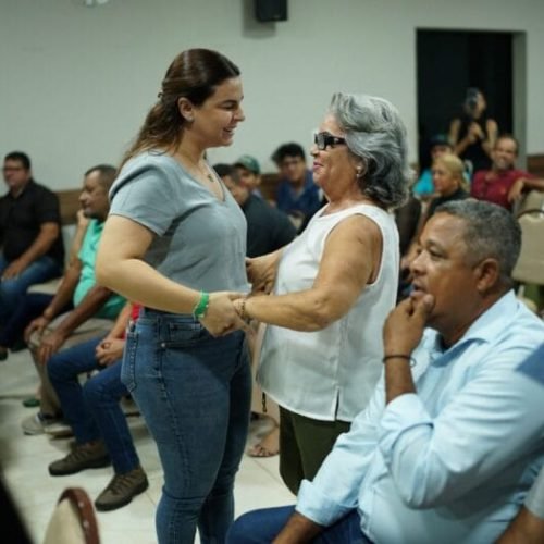 Mariana Carvalho inicia campanha ouvindo a população e apresentando propostas concretas