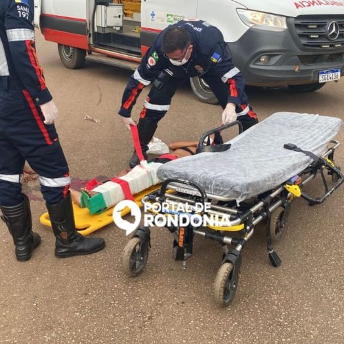 Criança fica gravemente ferida em acidente entre moto e carro na zona Leste