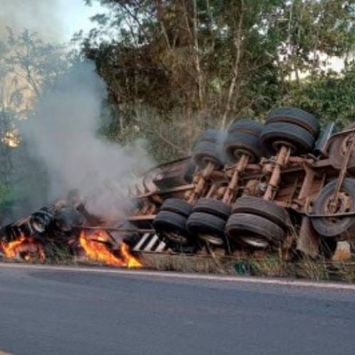 Rondoniense sobrevive após carreta tombar e pegar fogo em rodovia do Mato Grosso