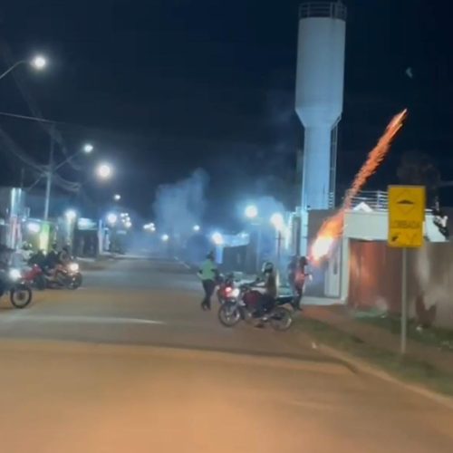 Motoboys quebram portão de condomínio após morador agredir entregador na zona leste