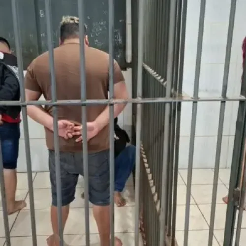 Trio é preso com revólver durante operação contra facções criminosas em Porto Velho