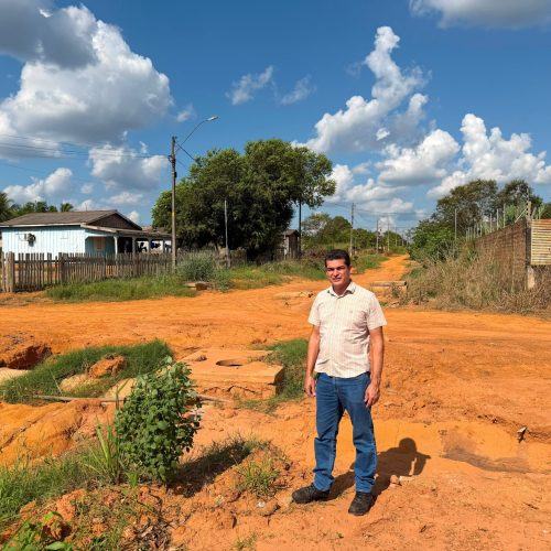 Obra de asfaltamento e drenagem segue paralisada em União Bandeirantes e vereador Adalto cobra solução imediata