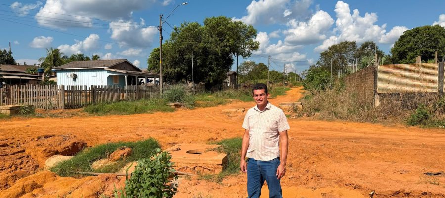 Obra de asfaltamento e drenagem segue paralisada em União Bandeirantes e vereador Adalto cobra solução imediata