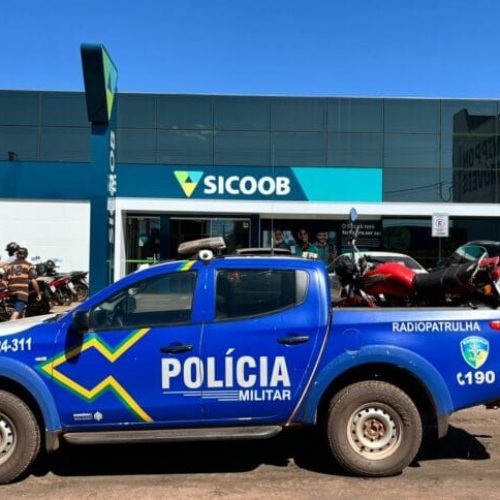 Criminoso armado invade agência do Sicoob e rouba R$ 14 mil reais em Rolim de Moura