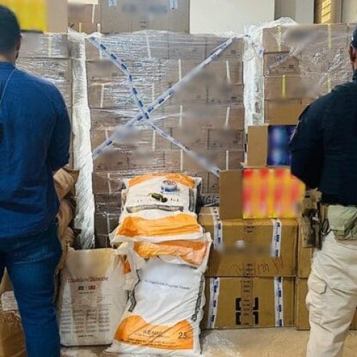 PRF e Receita Federal apreendem carga irregular de essência para narguilé em Porto Velho