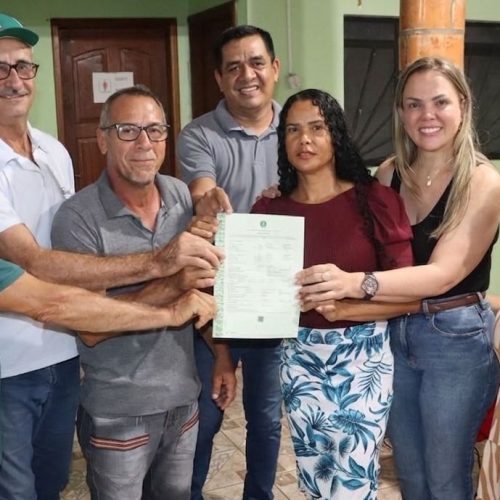 Presidente Médici: Cláudia de Jesus e Incra entregam títulos rurais aos chacareiros da antiga Embrapa