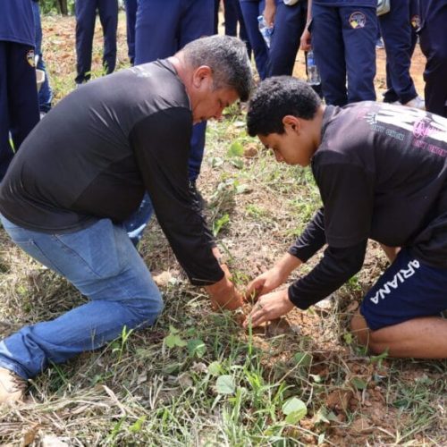 Ação do governo de RO promove visita técnica com estudantes às nascentes em recuperação no Parque dos Tanques, em Porto Velho