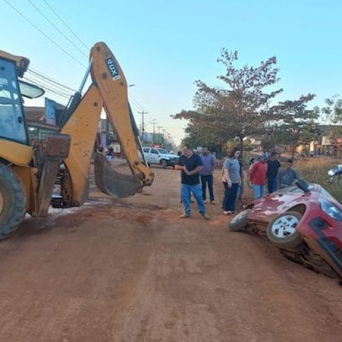 Excesso de buracos em União Bandeirantes faz doutora cair na vala