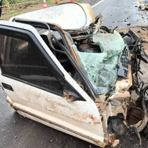 Acidente grave na BR-364 deixa motorista de caminhonete morto