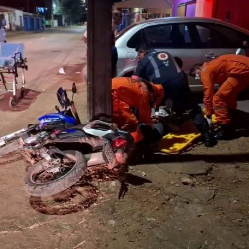 Motociclista colide contra poste na zona leste da capital