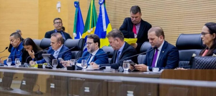 Alero agenda nova sessão para terça-feira (27) sob cobrança para presença de deputados