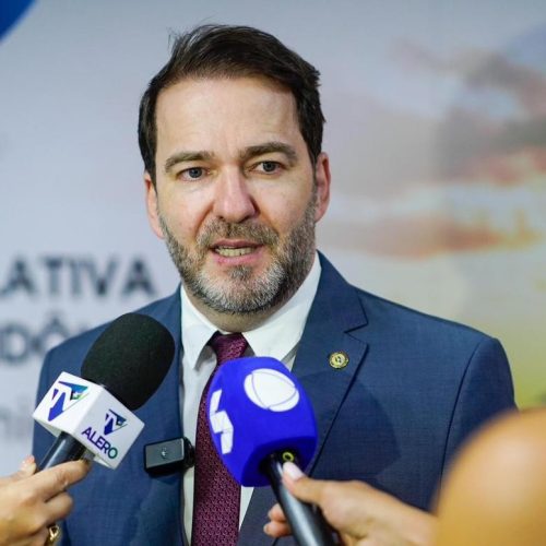 É FAKE NEWS que Alex Redano responde ação do MP sobre associação e decisão judicial inocentou deputado