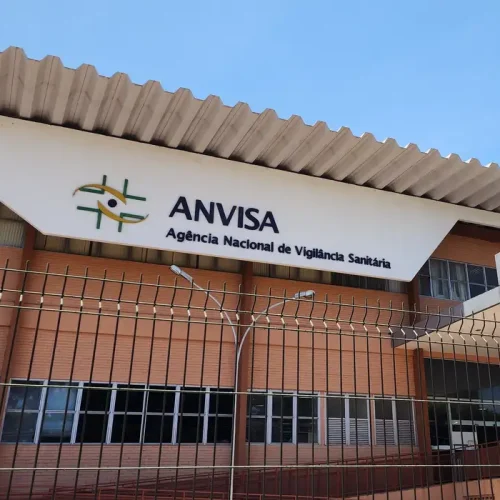 Anvisa proíbe comercialização de medicamentos e complemento alimentar