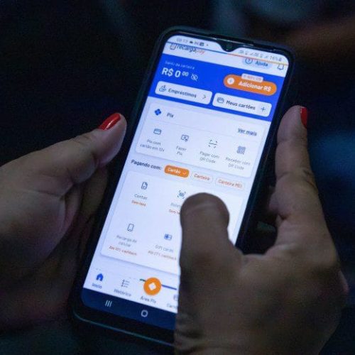 Porto Velho oferece aplicativos para recarga do ComCard e acompanhamento dos itinerários dos ônibus