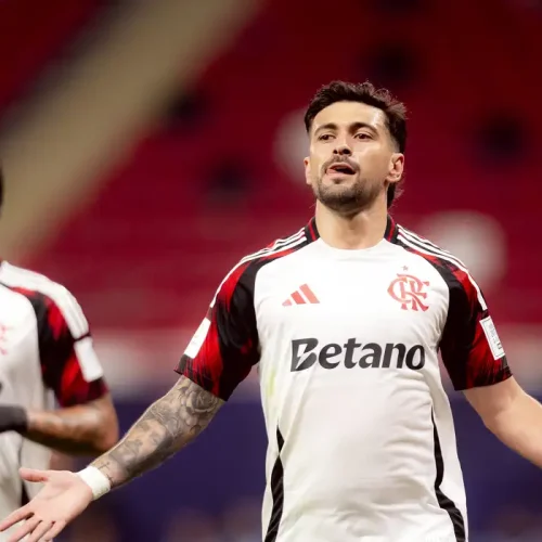 Arrascaeta brilha e Flamengo avança à semi da Copa Intercontinental