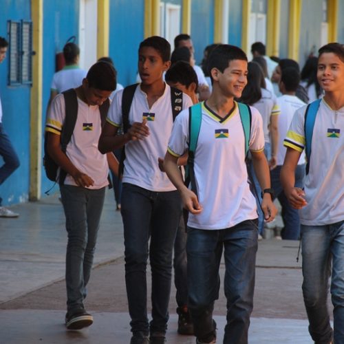 Cláudia de Jesus pede mudanças no concurso da Seduc para garantir mais justiça e inclusão