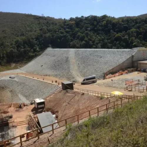 Vale elimina barragem que tirou quase 300 pessoas de distrito em Minas