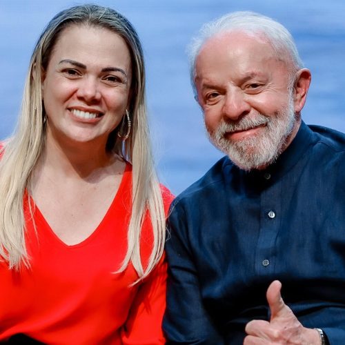 Lula anuncia pacote de investimentos em Rondônia e é recebido com entusiasmo pela deputada Cláudia de Jesus e pela militância petista