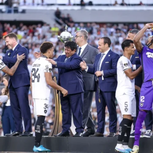 Botafogo faz história e conquista a Libertadores com alma e superação