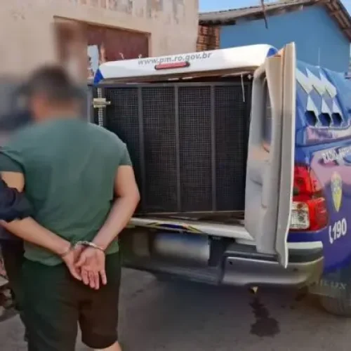 Briga entre casal acaba em homem esfaqueado no pescoço e dois presos em Porto Velho